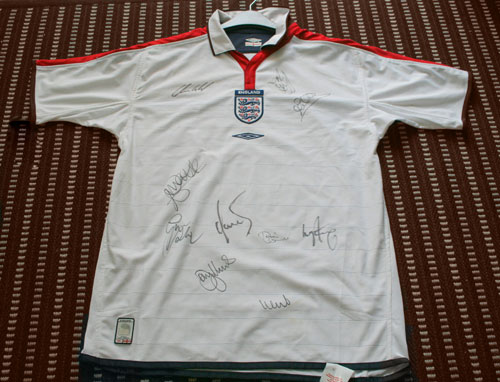 picture of England signed shirt.